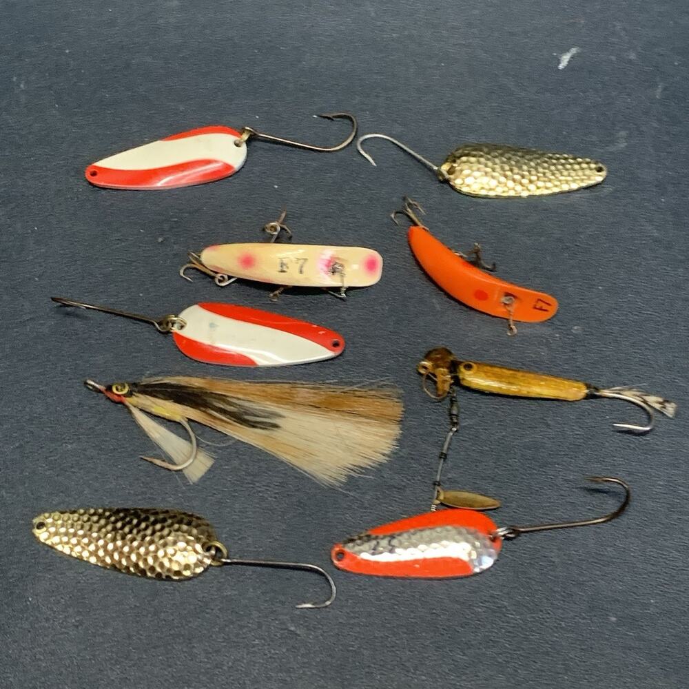 Vintage Fishing Lures Casting Crank-Bait Spoons Wood Flatfish Helin?